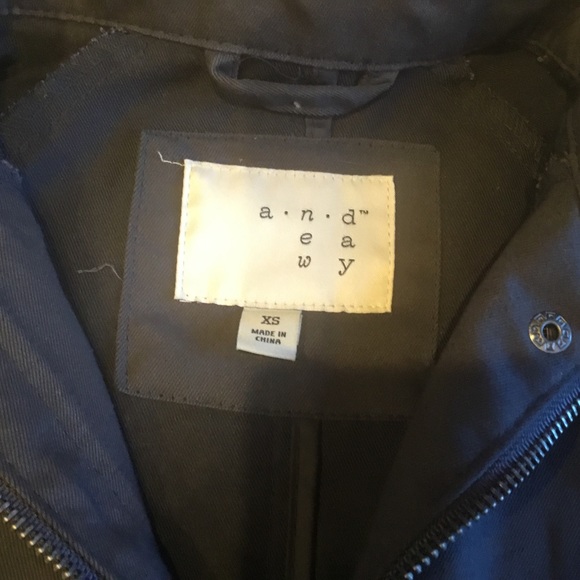 Woman’s jacket - Picture 7 of 9